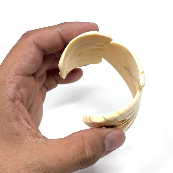 Gucci Leaf Cuff Bracelet - Picture 13 of 16